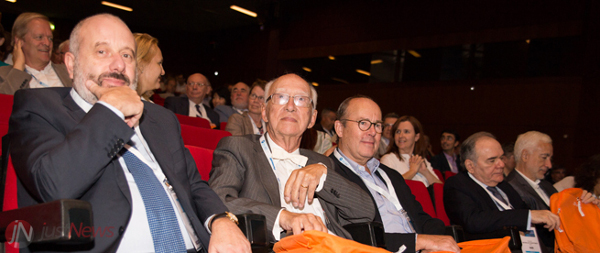 Luís Campos, presidente da Sociedade Portuguesa de Medicina Interna, com Fernando Pádua, presidente do Instituto Nacional de Cardiologia Preventiva, e José Pereira Miguel, diretor do Instituto de Medicina Preventiva e Saúde Pública da Faculdade de Medicina de Lisboa.