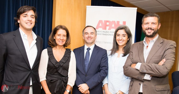 Alexandre Lourenço (ao centro), com outros membros da Direção da APAH: Eduardo Castela, Fátima Nogueira, Bárbara Carvalho e Miguel Lopes.