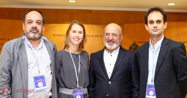 Carlos Vasconcelos com os coorganizadores: António Marinho, Mariana Brandão e Pedro Vita (Isabel Almeida, ausente na foto).